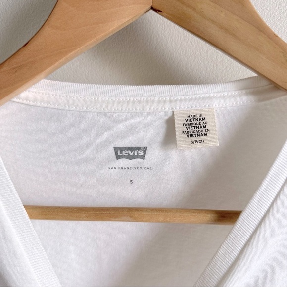cute levi’s women’s t-shirt - Picture 3 of 4